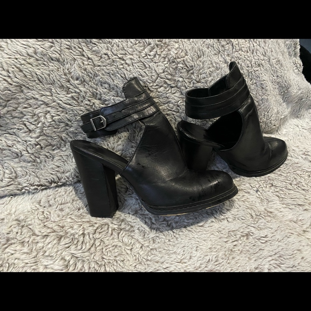 Black wedge heels